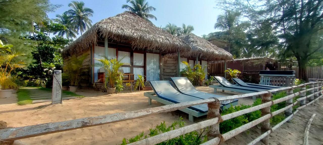 The Coast Beach Resort Agonda Extérieur photo