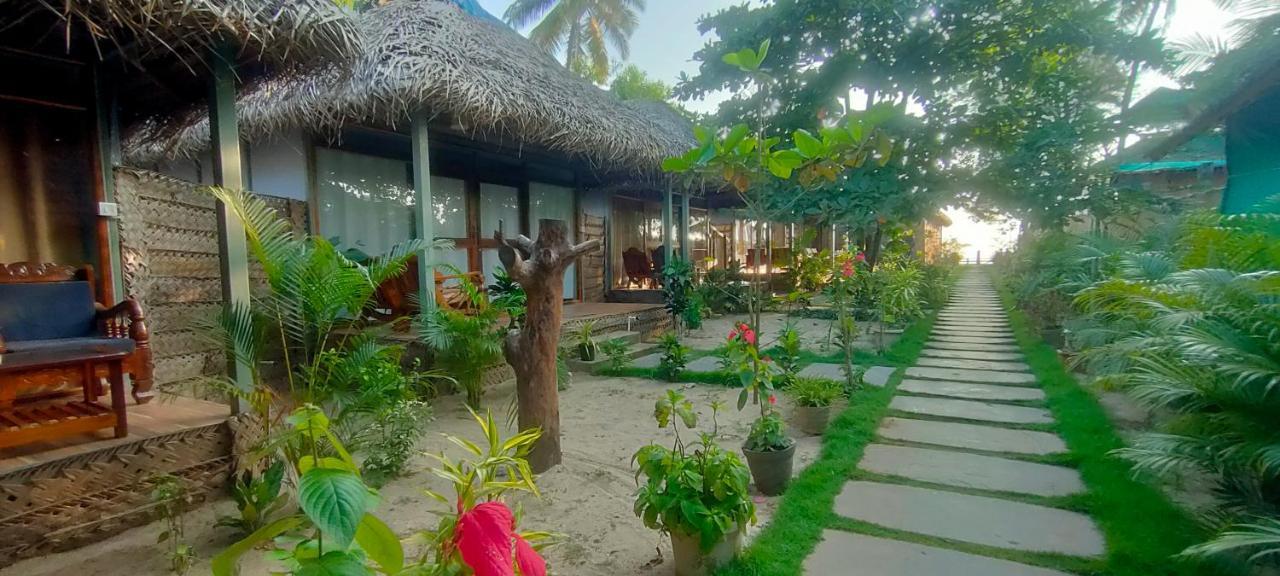 The Coast Beach Resort Agonda Extérieur photo