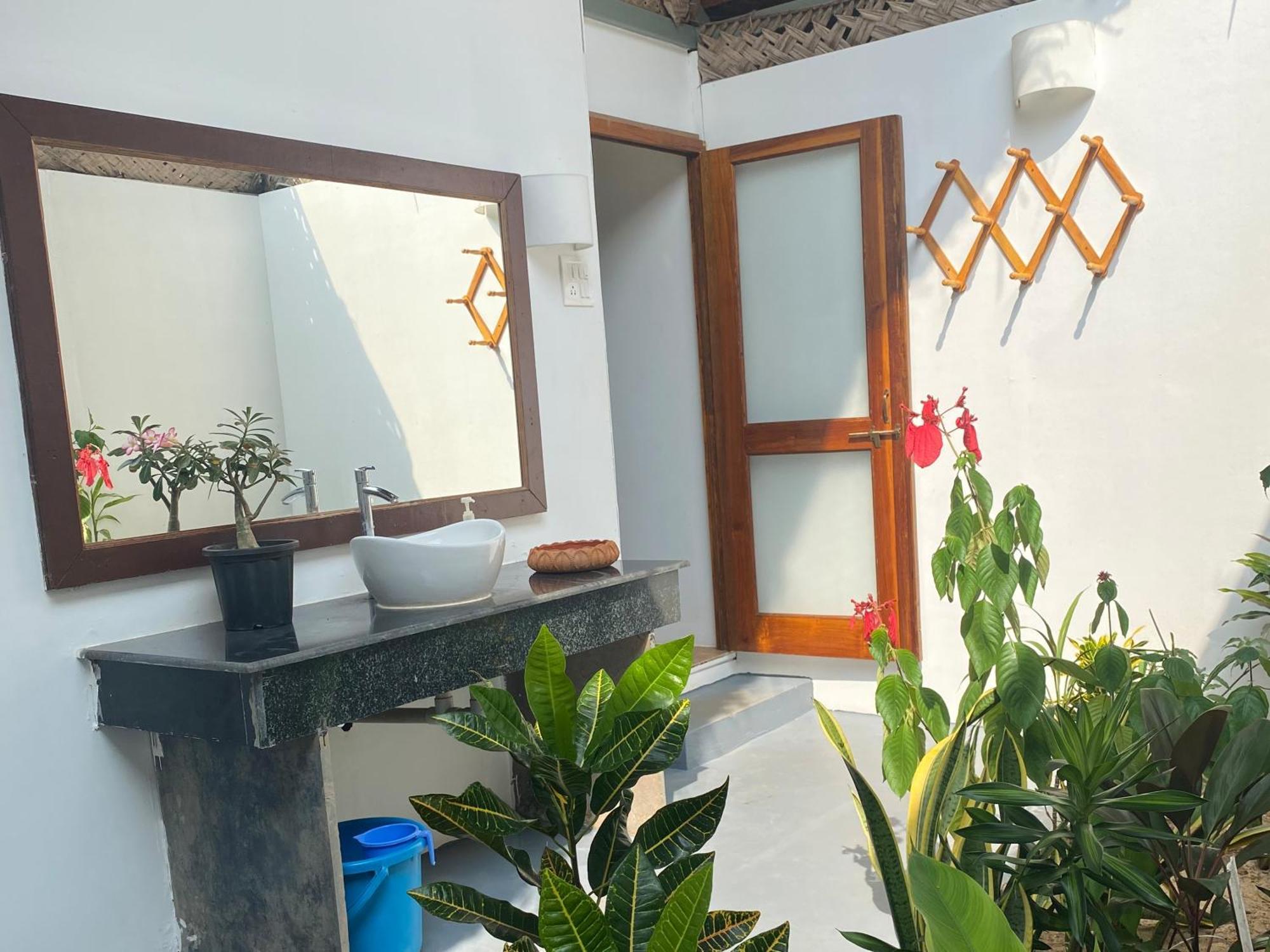 The Coast Beach Resort Agonda Extérieur photo